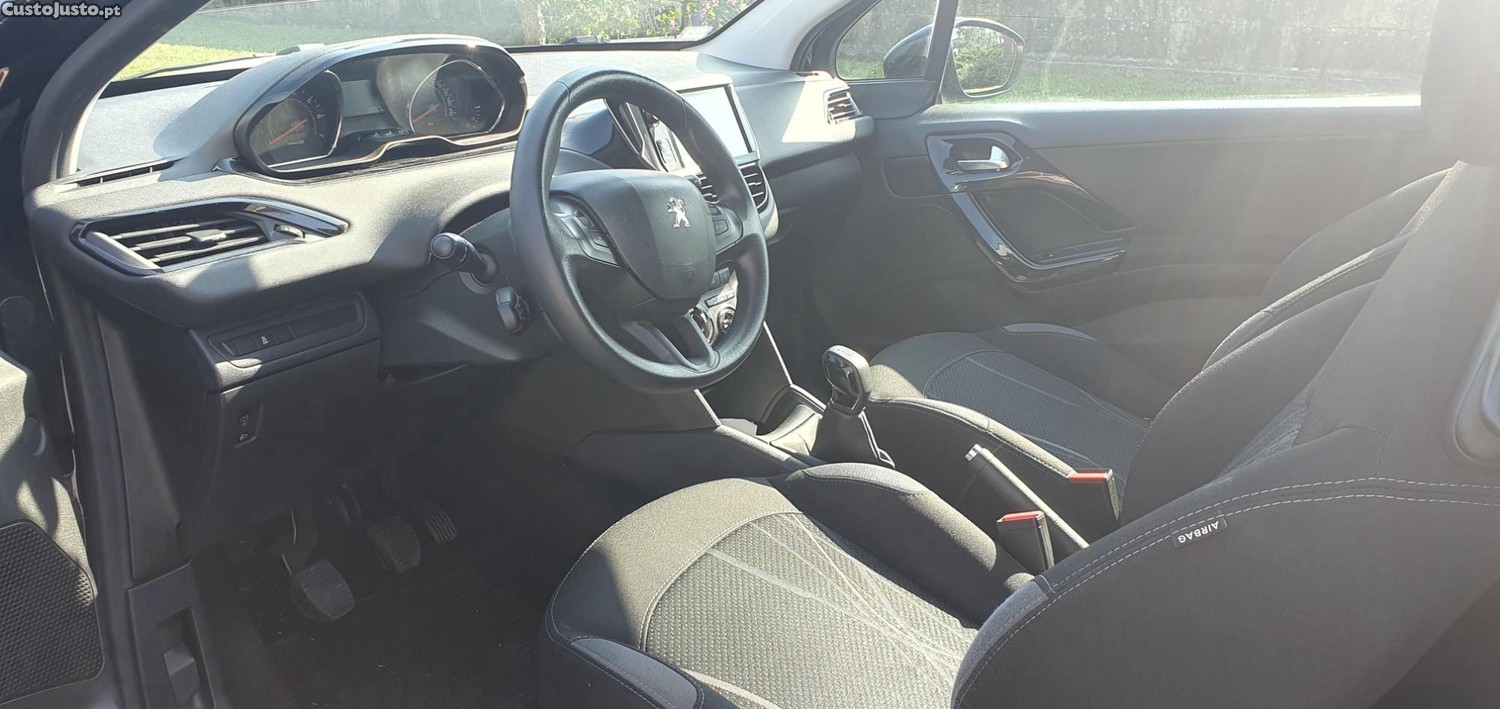Peugeot 208 1.2 VTi Active — photo 3