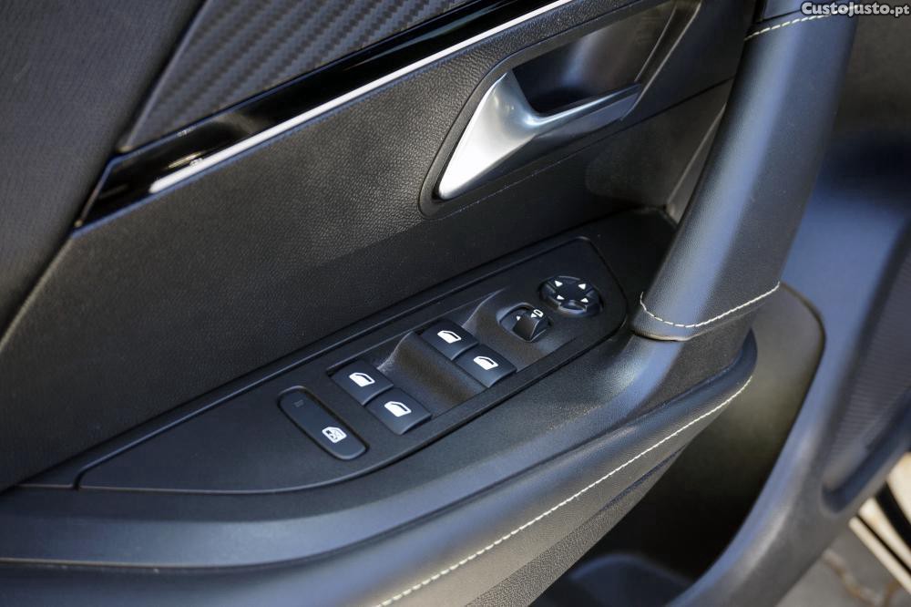 Peugeot 2008 1.2 PureTech GT Line — fotografia 18