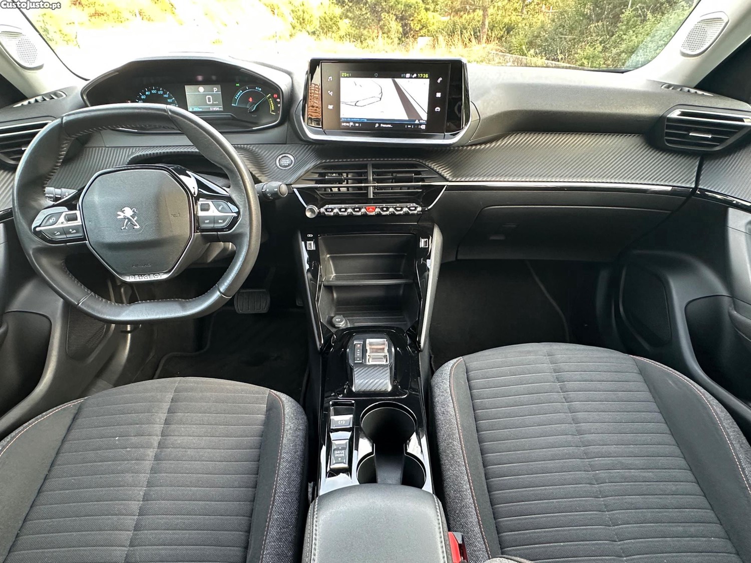 Peugeot e-2008 Allure — fotografia 4
