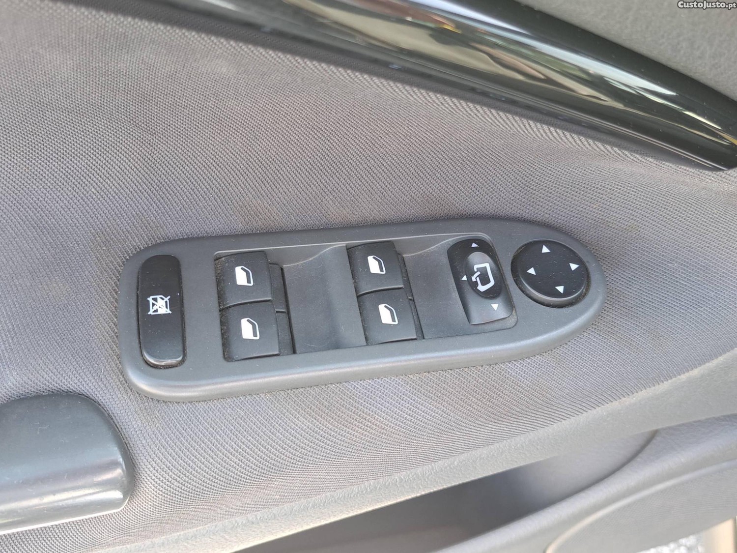 Citroën C5 1.6 HDI Exclusive 110 cv nacional — fotografia 11
