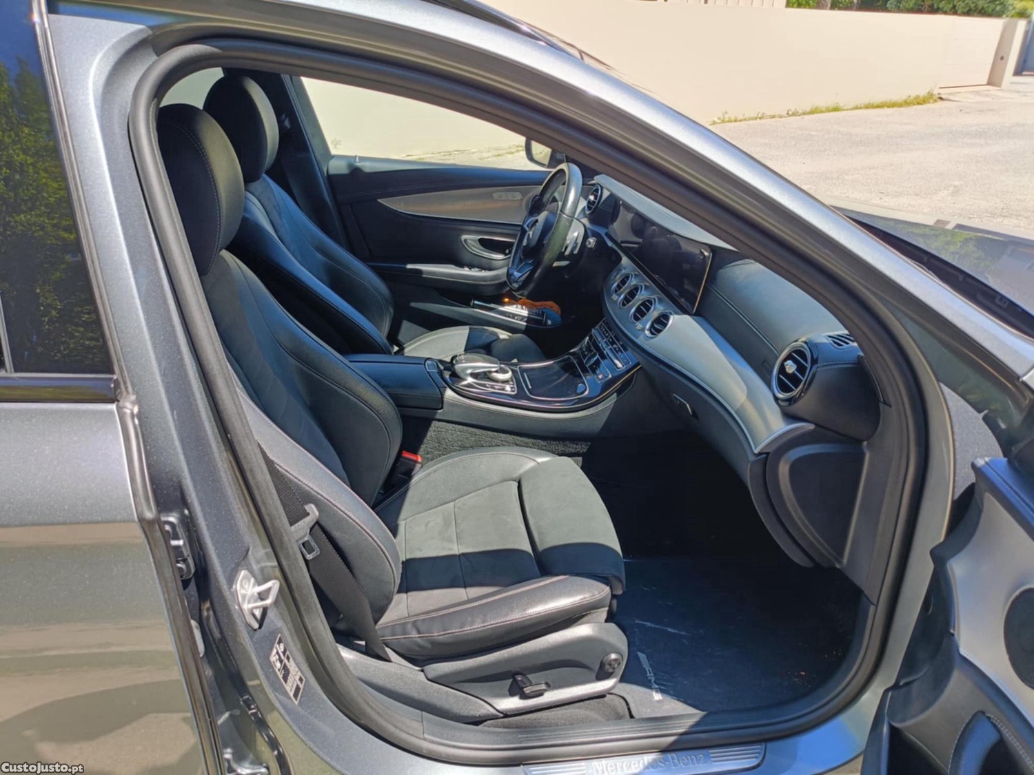 Mercedes-Benz E 220 AMG Pack Night - 17 — photo 2