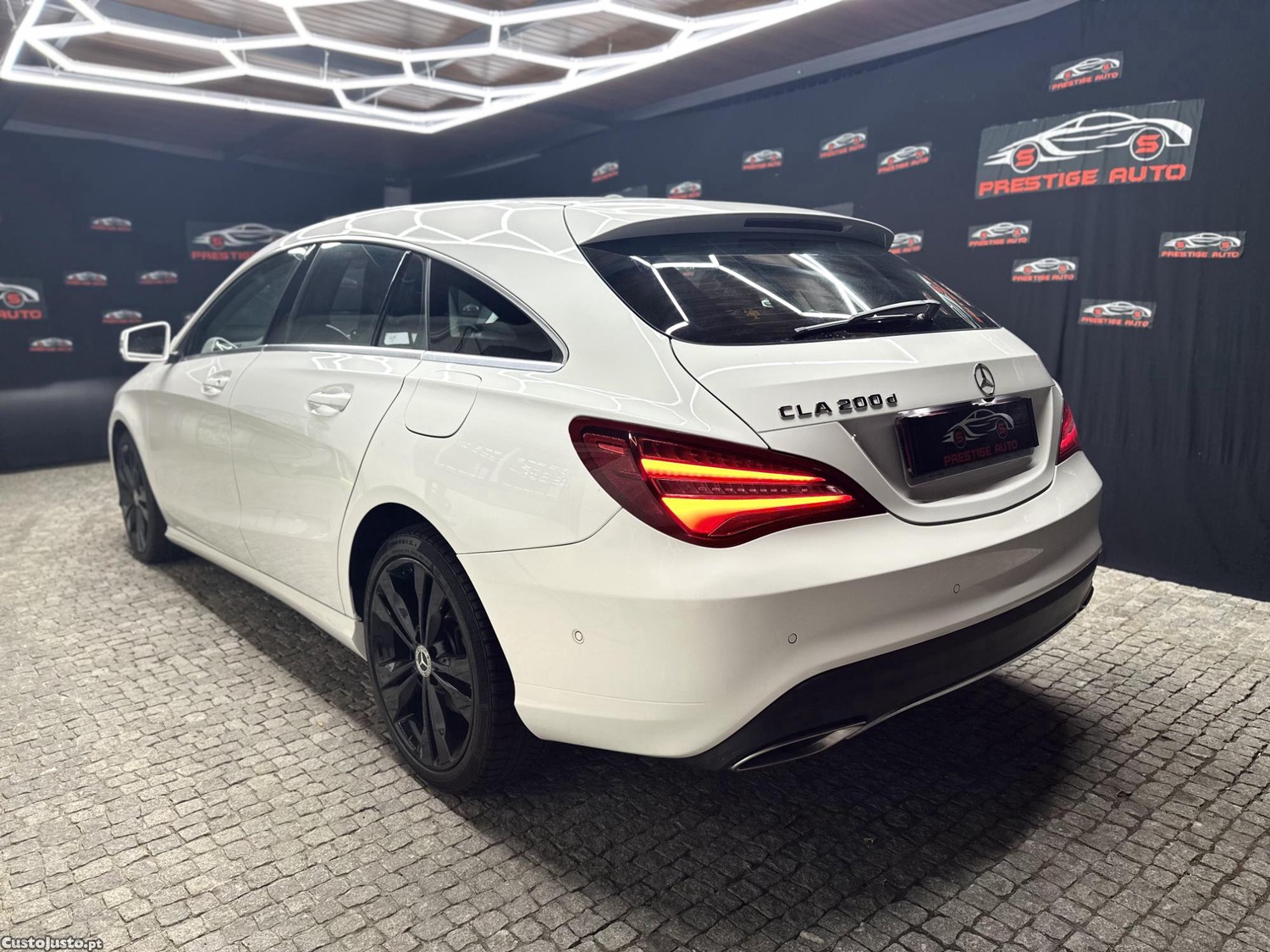 Mercedes-Benz CLA 200 Shooting Brake - 18 foto 2