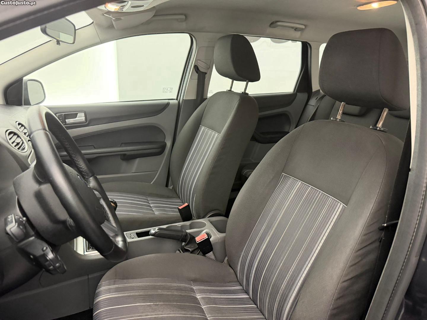Ford Focus 1.6 TDCI — fotografia 10