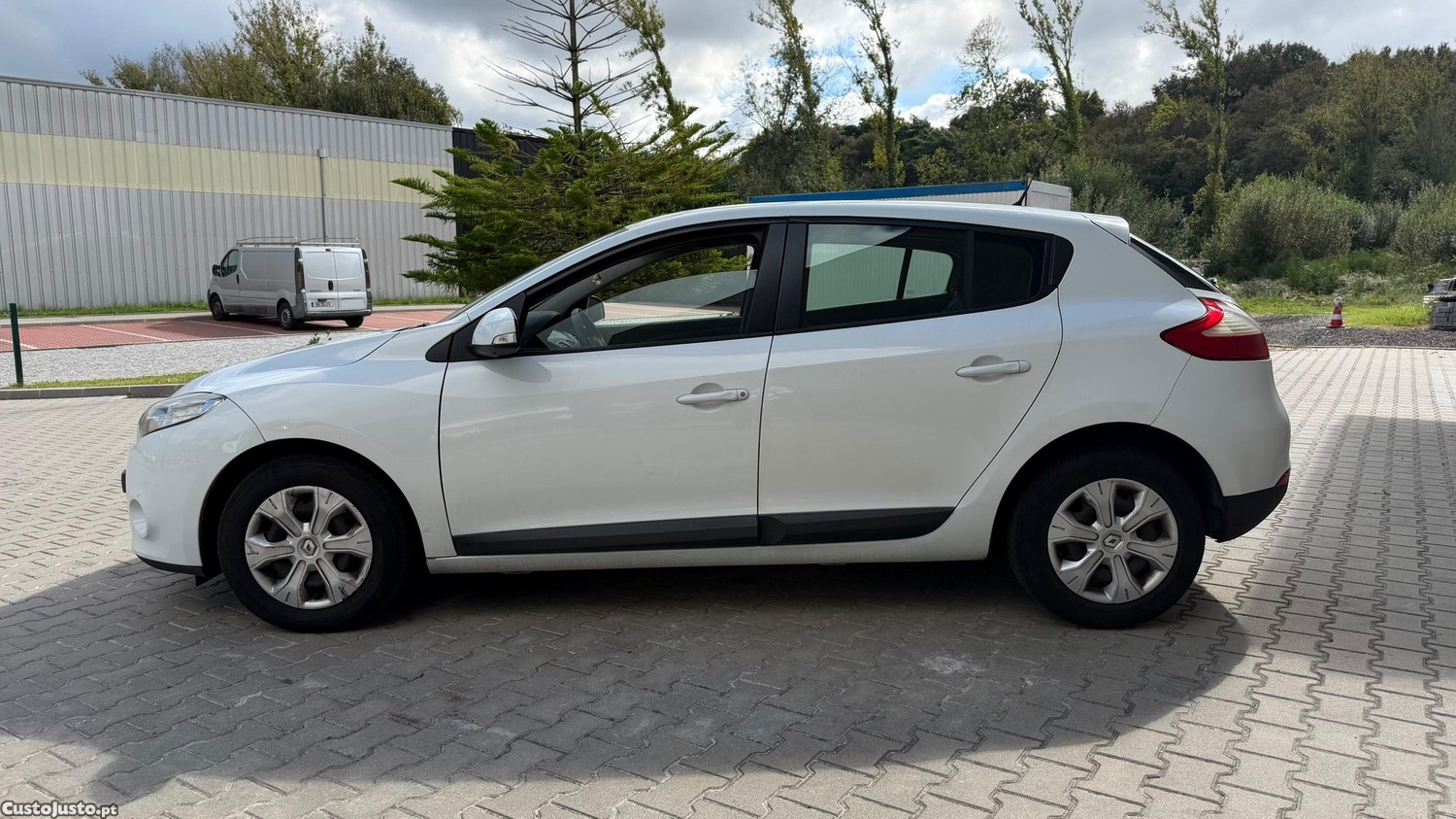 Renault Mégane 1.5 dCi 90 cv - 11 — photo 4