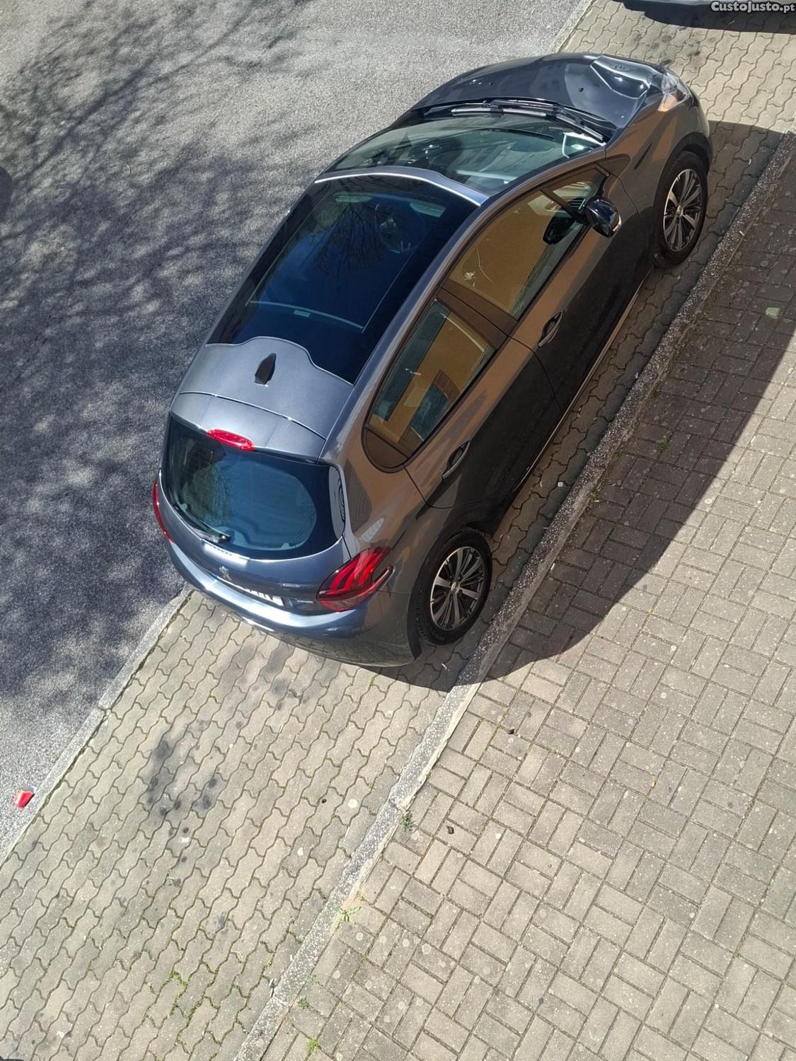 Peugeot 208 C — fotografia 4