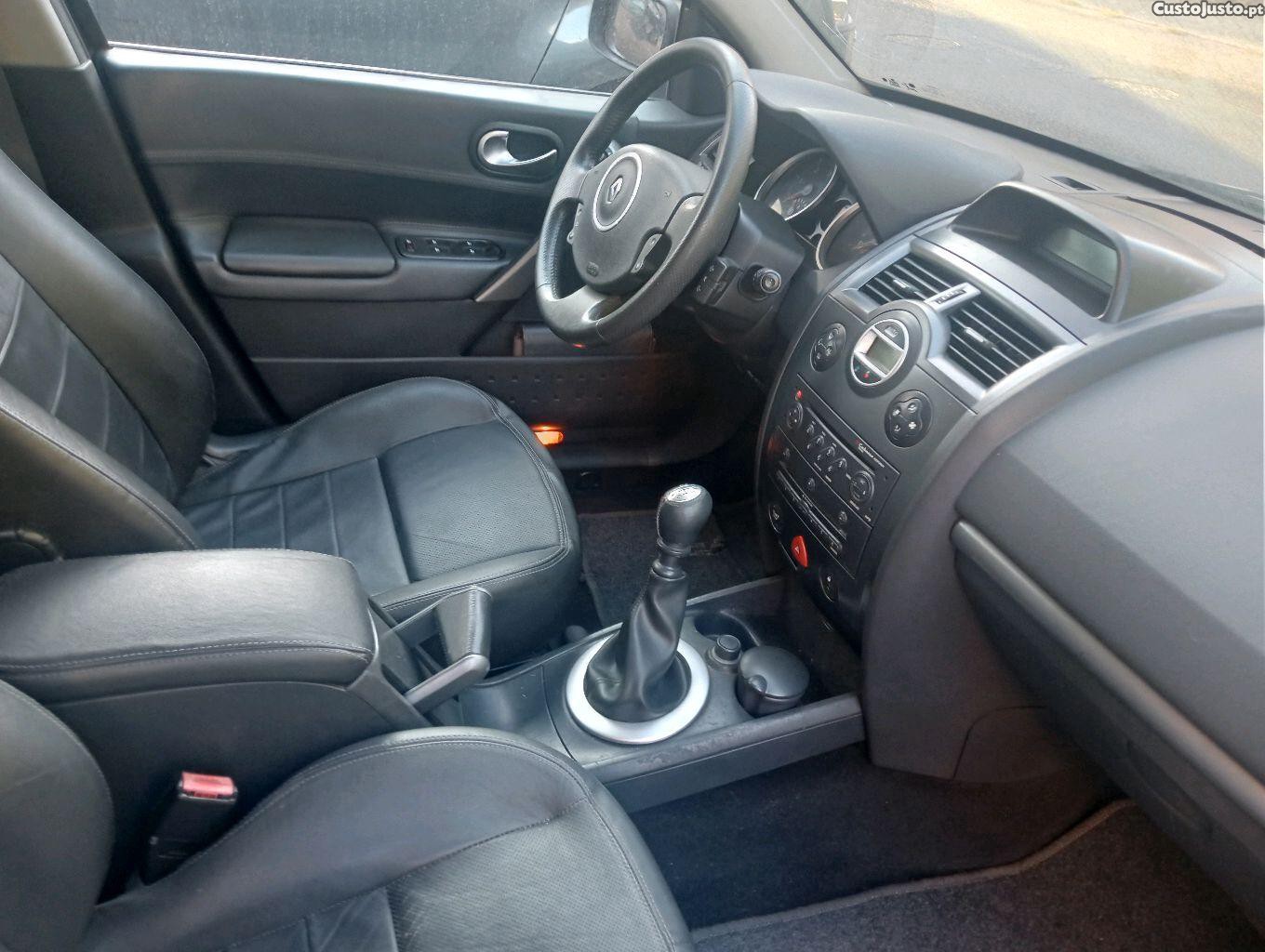 Renault Mégane luxury 1.5 dci — fotografia 8