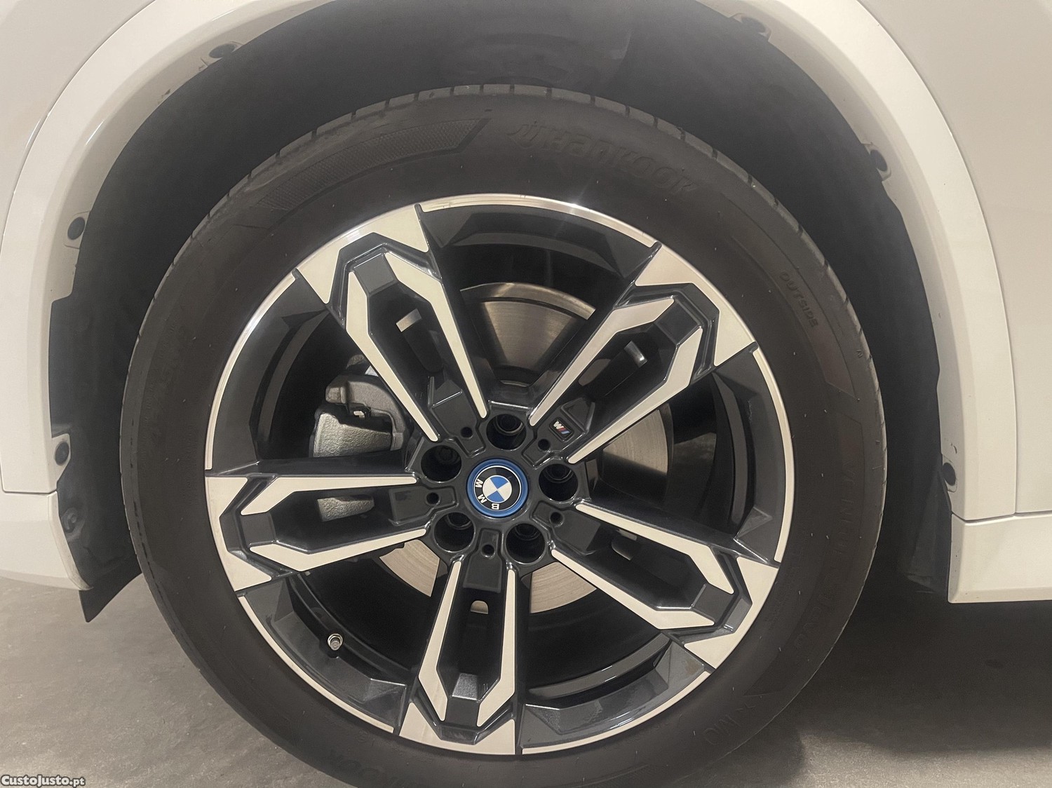 BMW X1 IX1 - 24 — photo 5