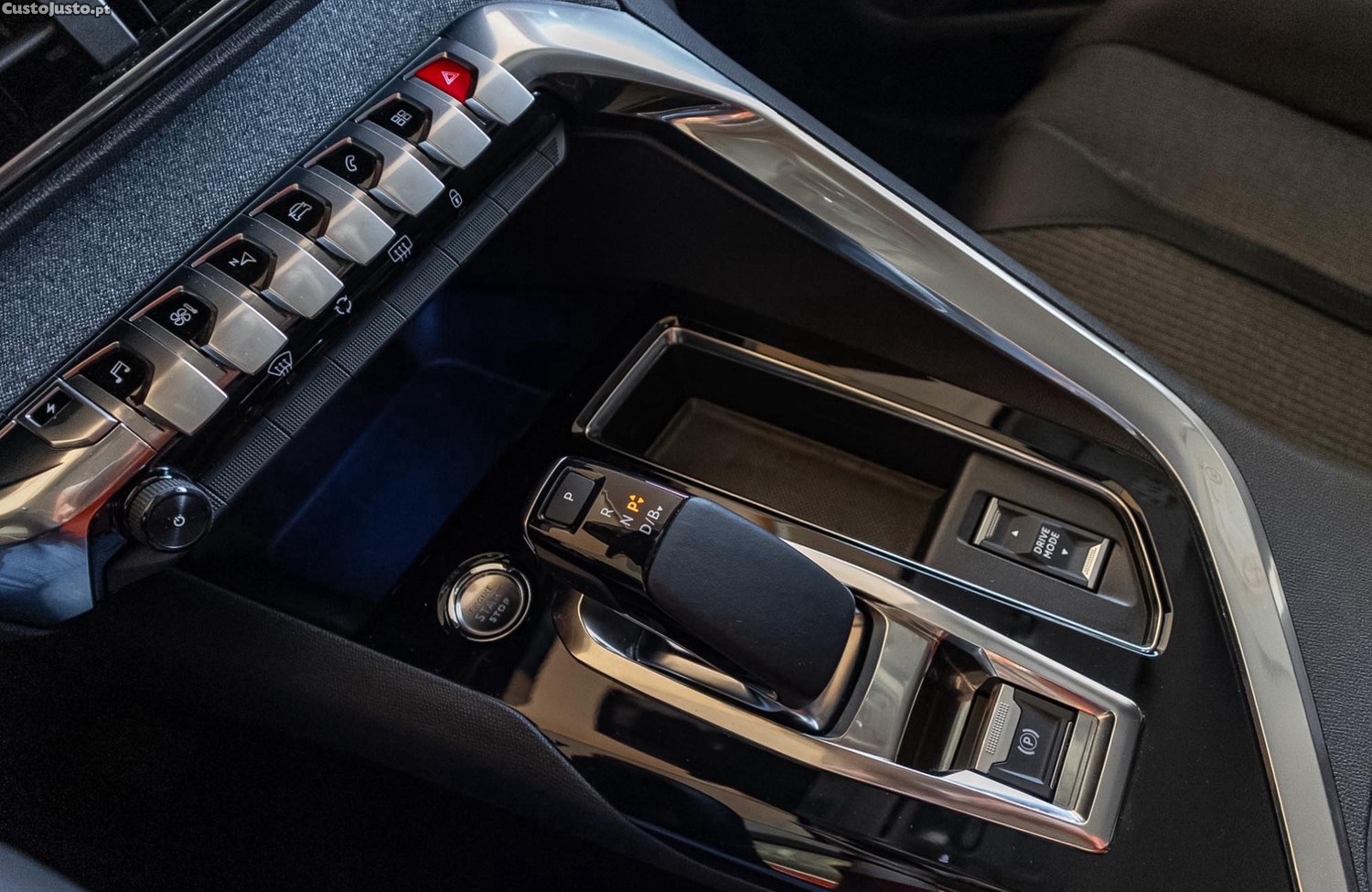 Peugeot 3008 1.6 Hybrid ALLURE e-EAT8 — fotografia 14