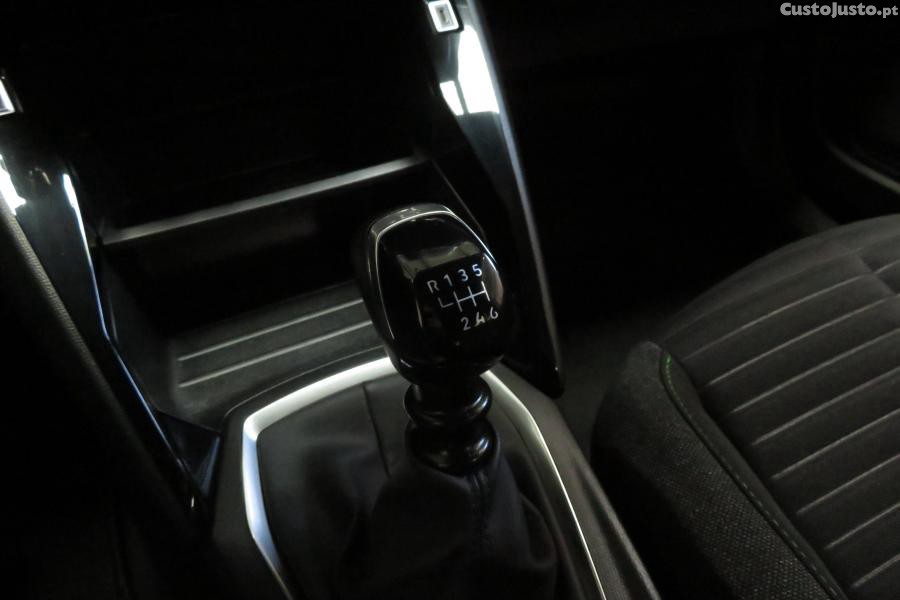 Peugeot 2008 1.2 PureTech Active — fotografia 7