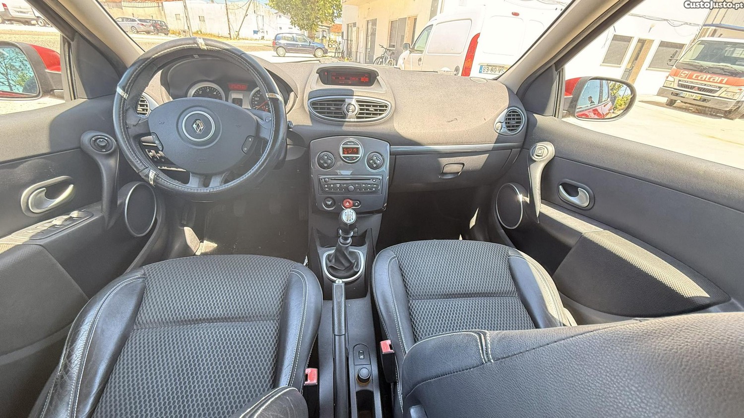 Renault Clio 1.5 dCi de 2009 — fotografia 9