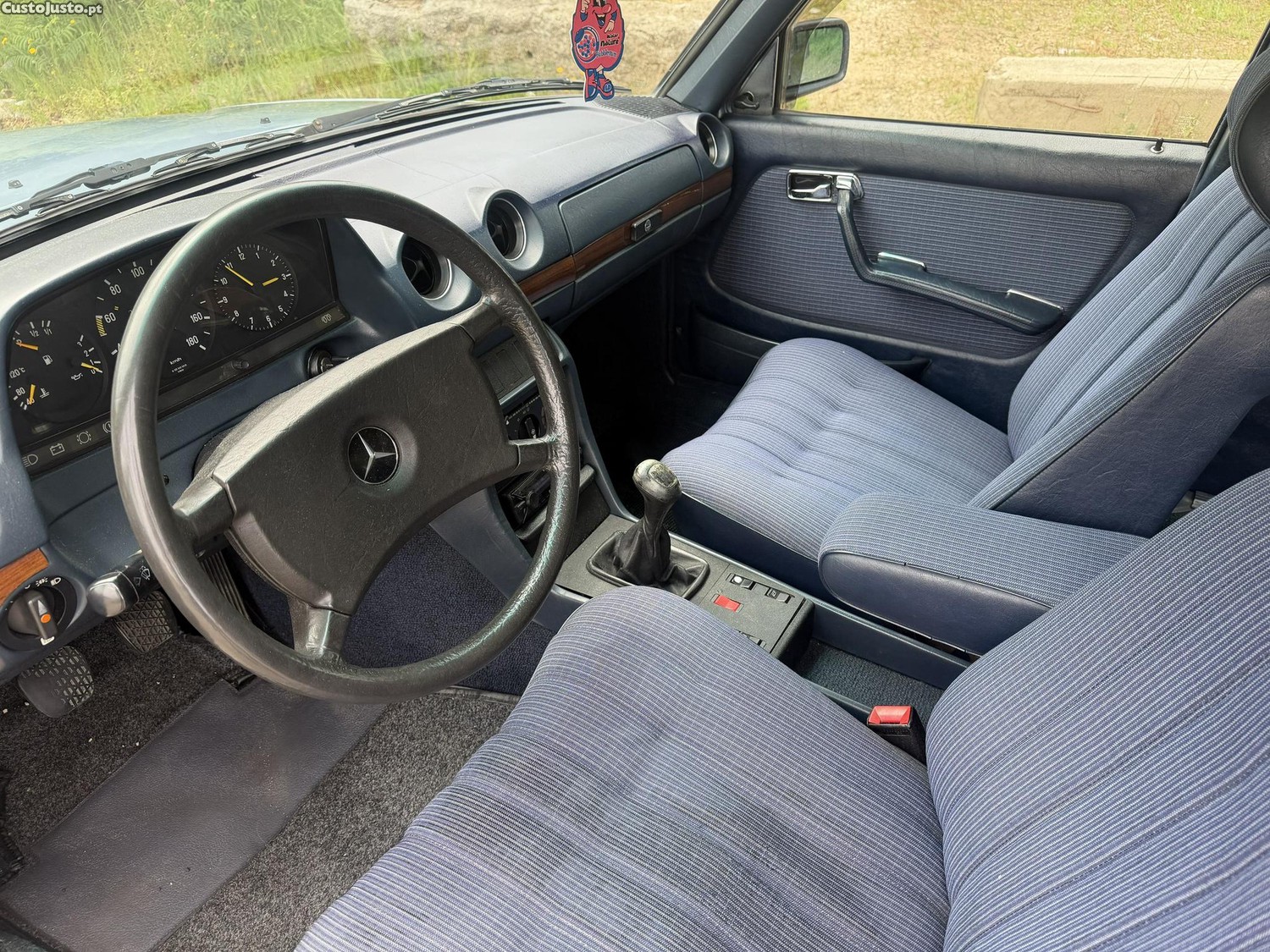 Mercedes-Benz 300 D — fotografia 11