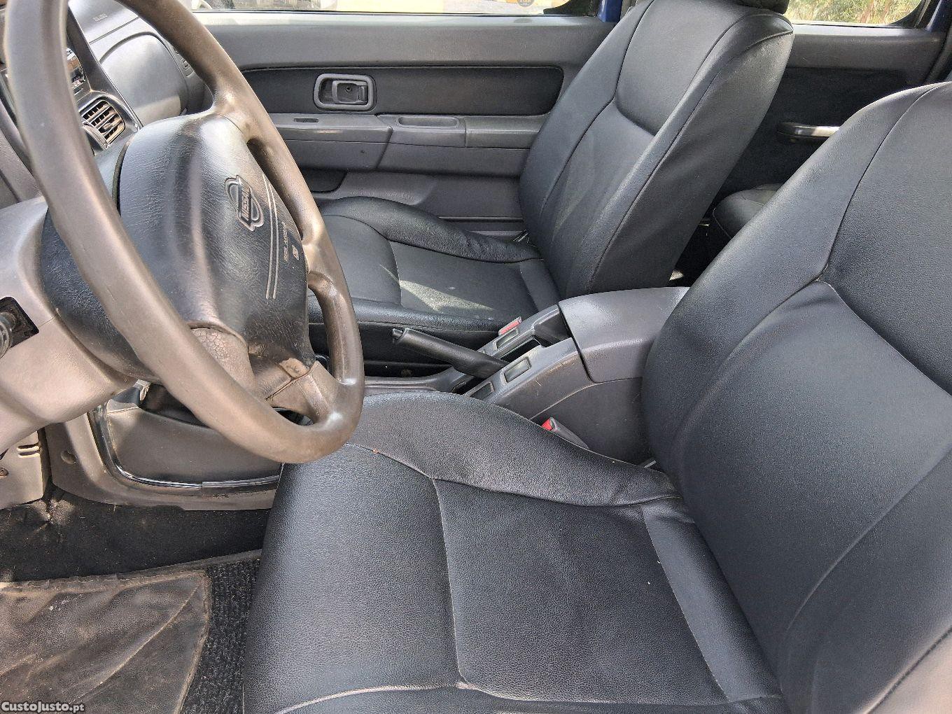 Nissan Navara 4x4 5 lugares - 01 foto 4