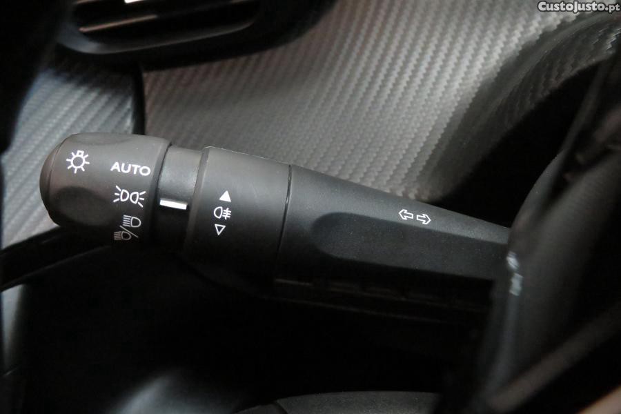 Peugeot 2008 1.2 PureTech Active — fotografia 6
