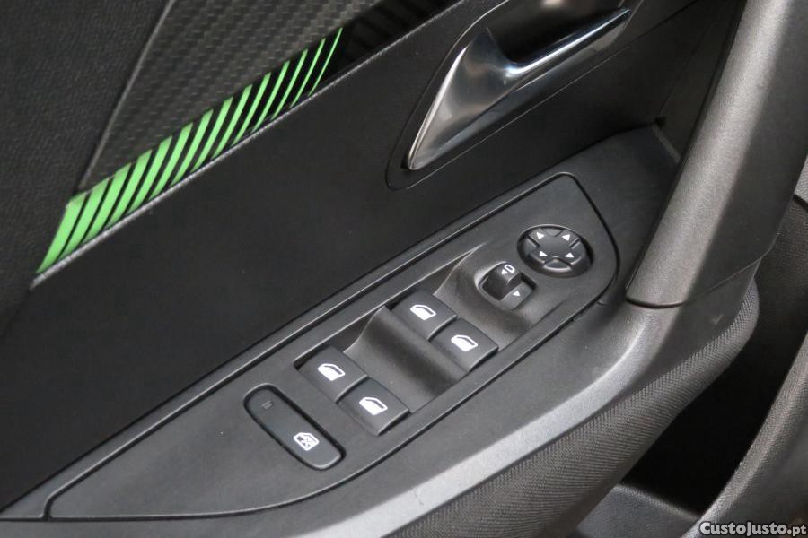 Peugeot 2008 1.2 PureTech Active — fotografia 4