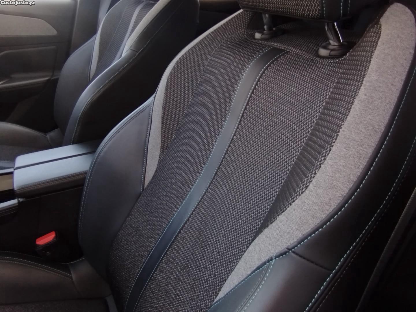 Peugeot 308 1.2 PureTech Allure Full LED — fotografia 21