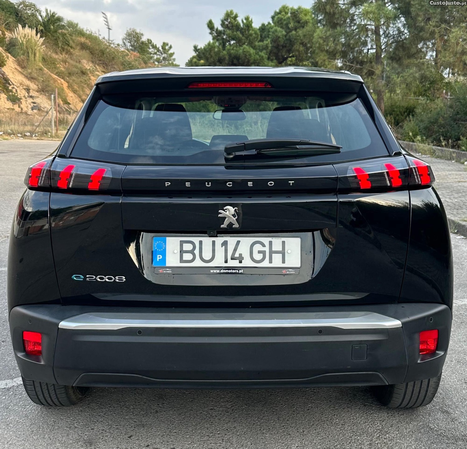Peugeot e-2008 Allure — fotografia 7