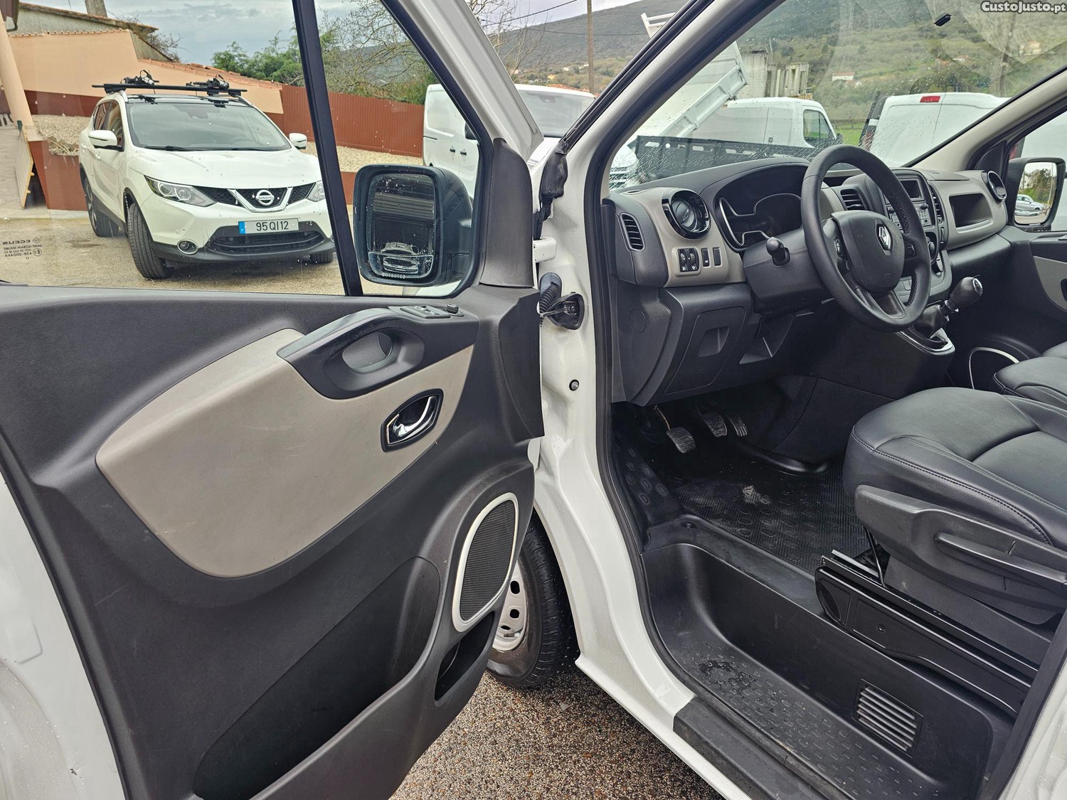 Renault Trafic 1.6 DCI 140 CV — fotografia 2