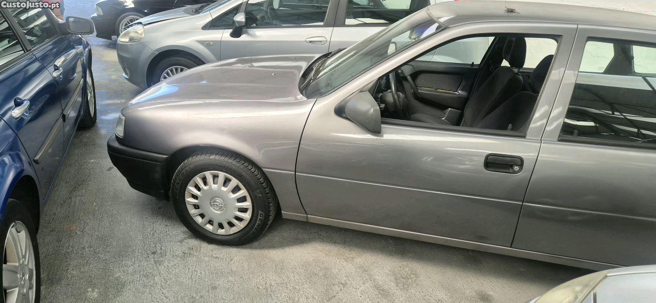 Opel Vectra 1.4 — photo 2
