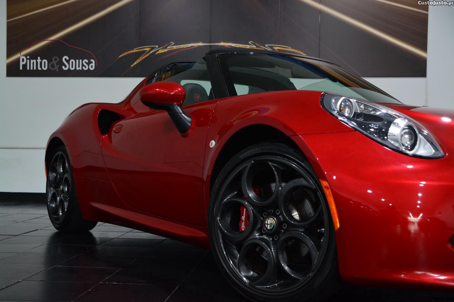 Alfa Romeo 4C Spider - 16 — photo 3