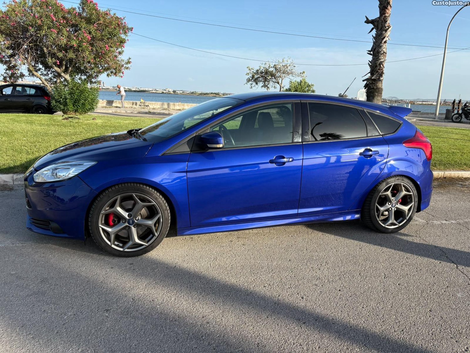 Ford Focus ST 2.0 - 14 — photo 2
