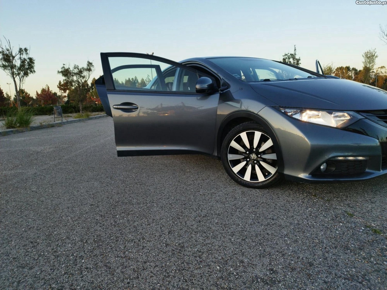 Honda Civic 5Dr - 14 — photo 5