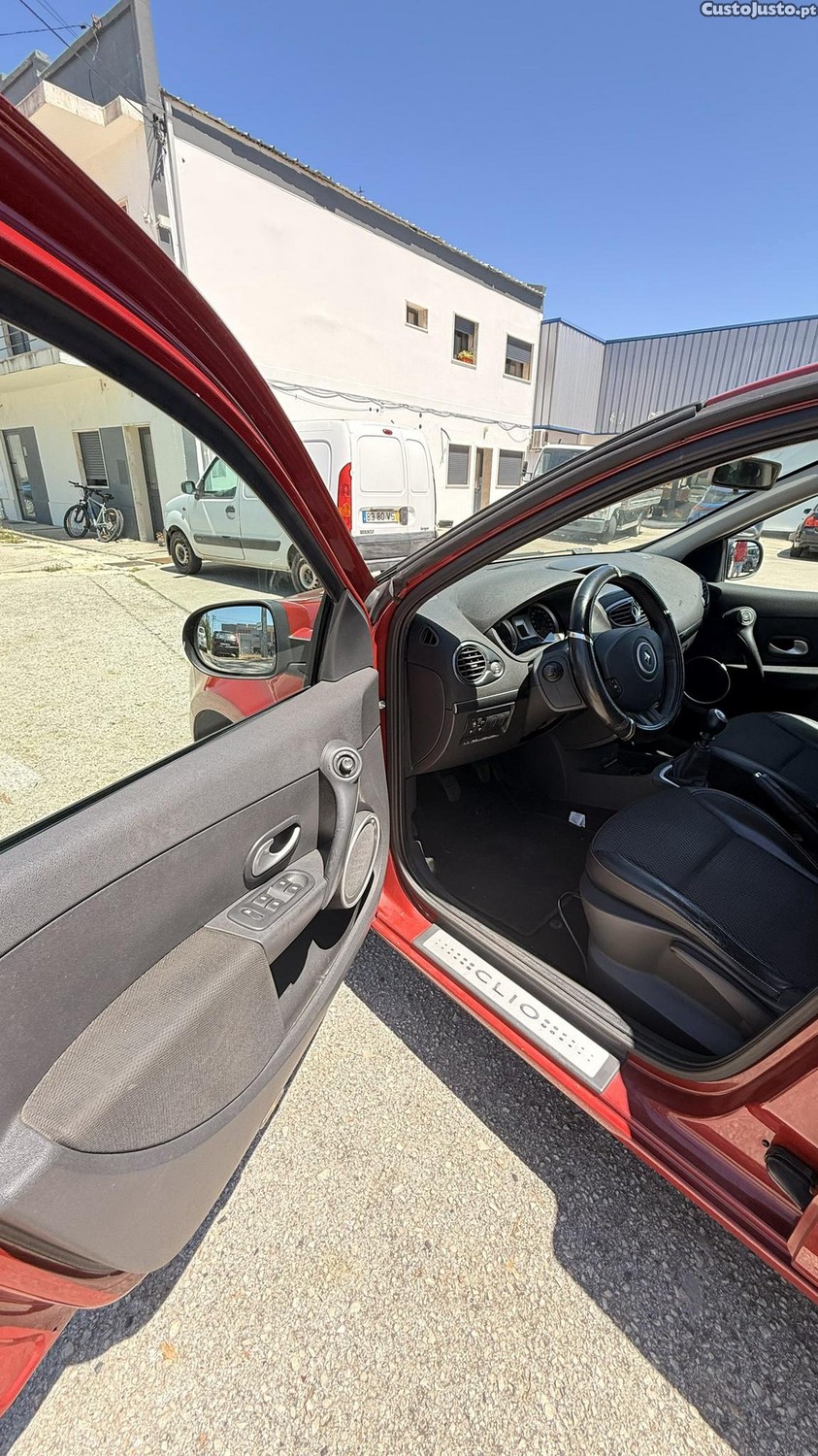 Renault Clio 1.5 dCi de 2009 — fotografia 10