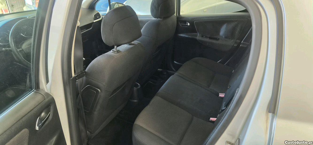 Peugeot 207 1.4 HDI — photo 4
