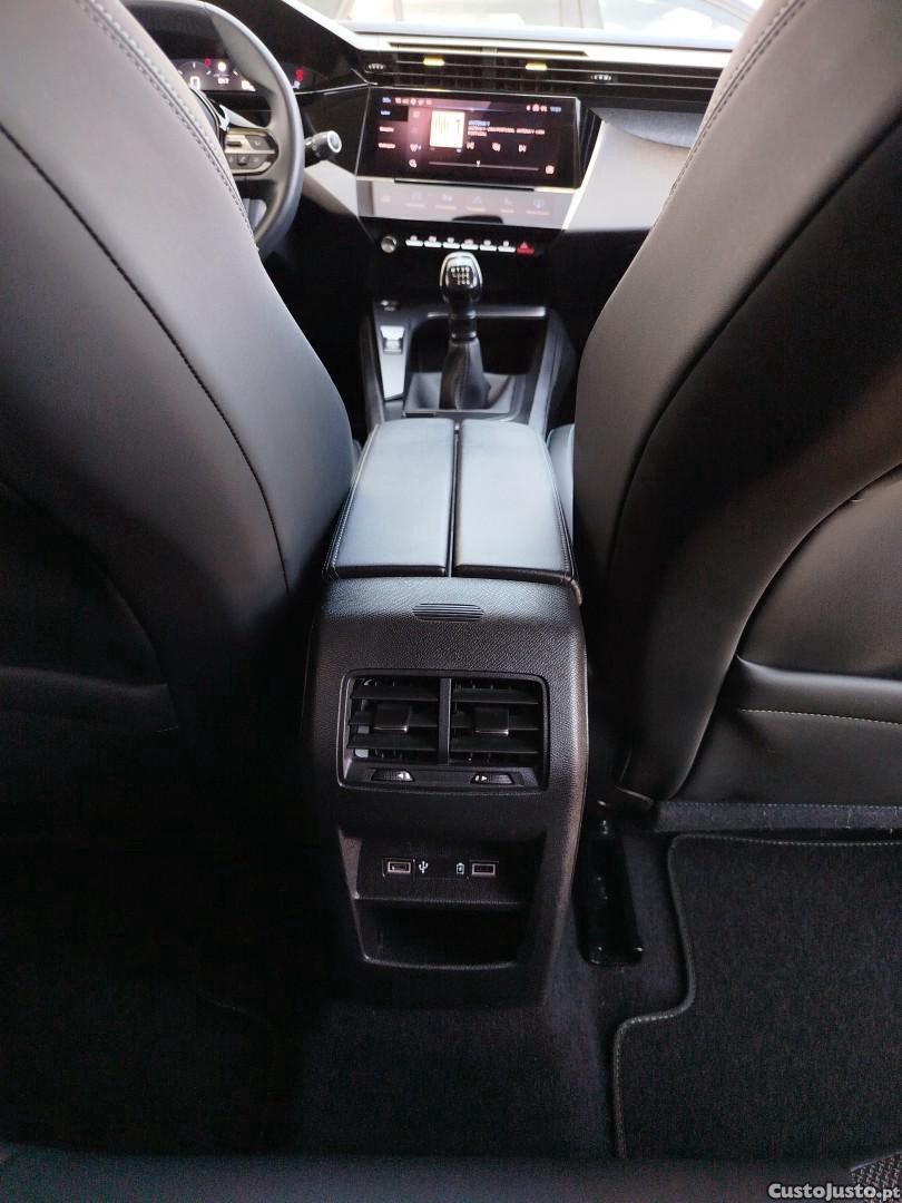 Peugeot 308 1.2 PureTech Allure Full LED — fotografia 2