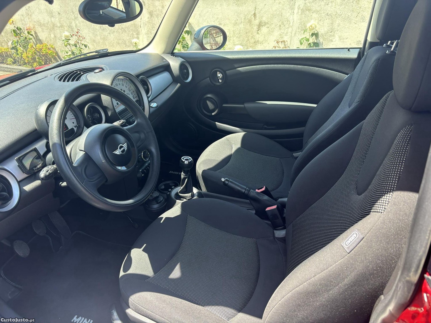 MINI Cooper 1.6d 112CV — photo 2