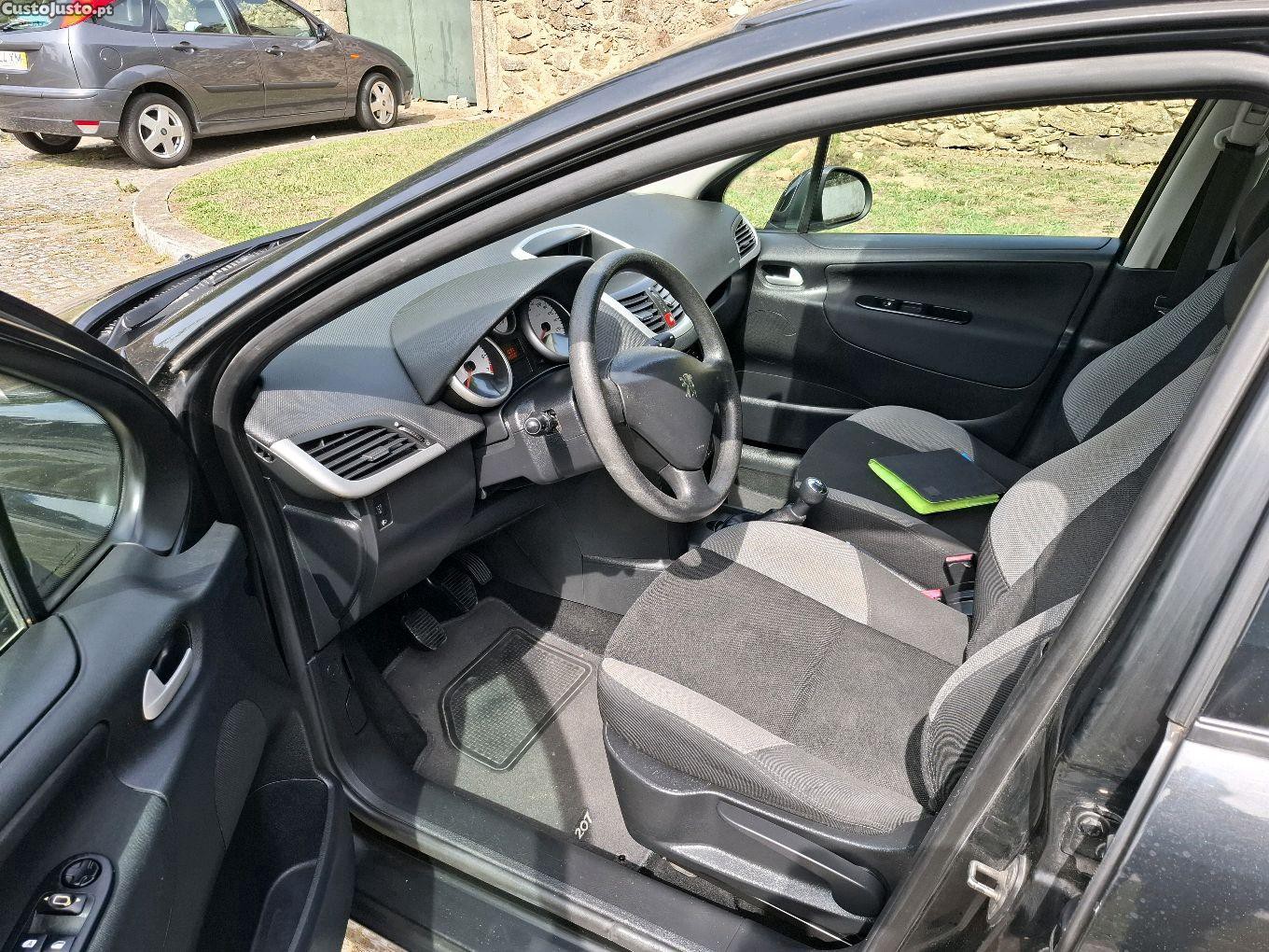 Peugeot 207 1.4 gasolina/GPL — fotografia 4