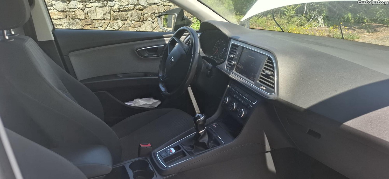 SEAT Leon 1.6 TDI Style S/S — fotografia 2
