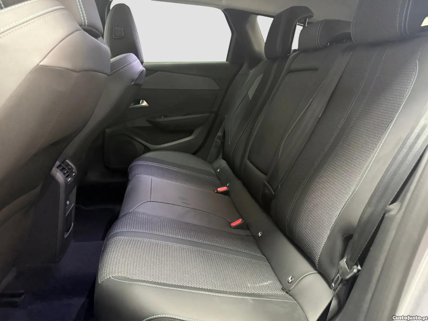 Peugeot 308 1.2 PureTech Allure EAT8 — fotografia 3