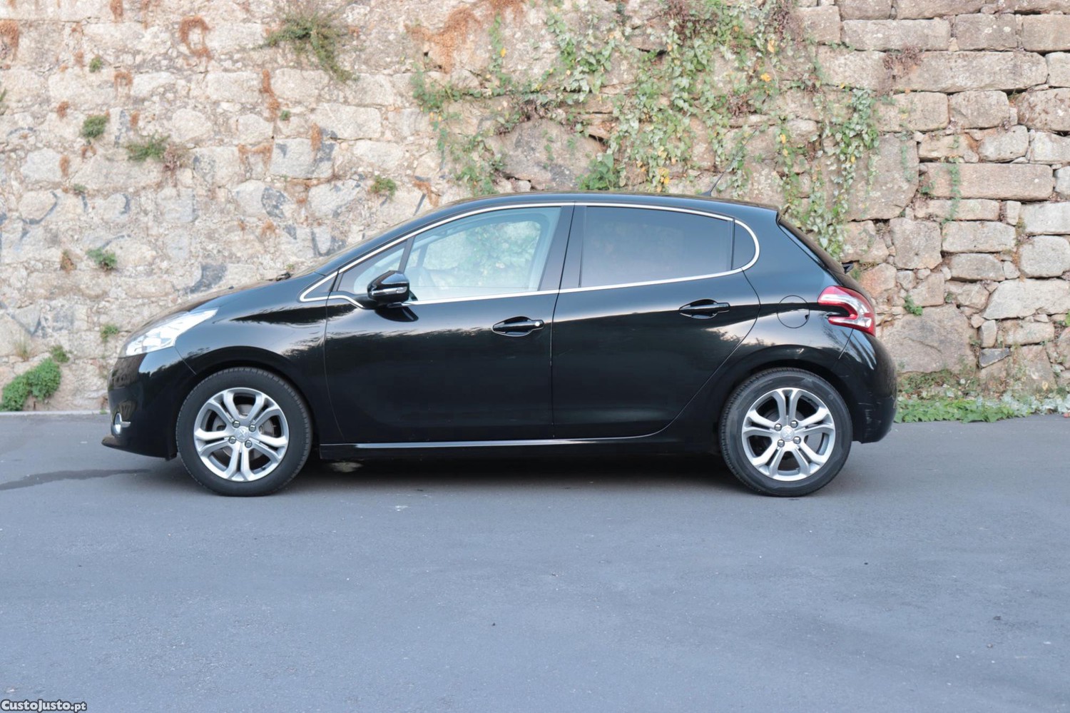 Peugeot 208 1.2 VTi Allure 5P - 14 — photo 3