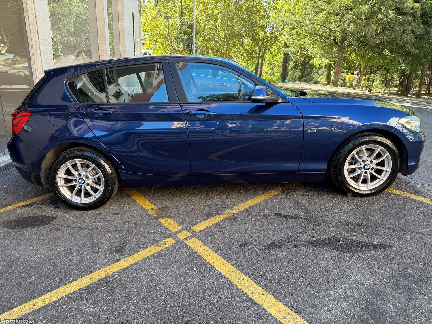 BMW 116 d Line Sport Auto - 19 — photo 4