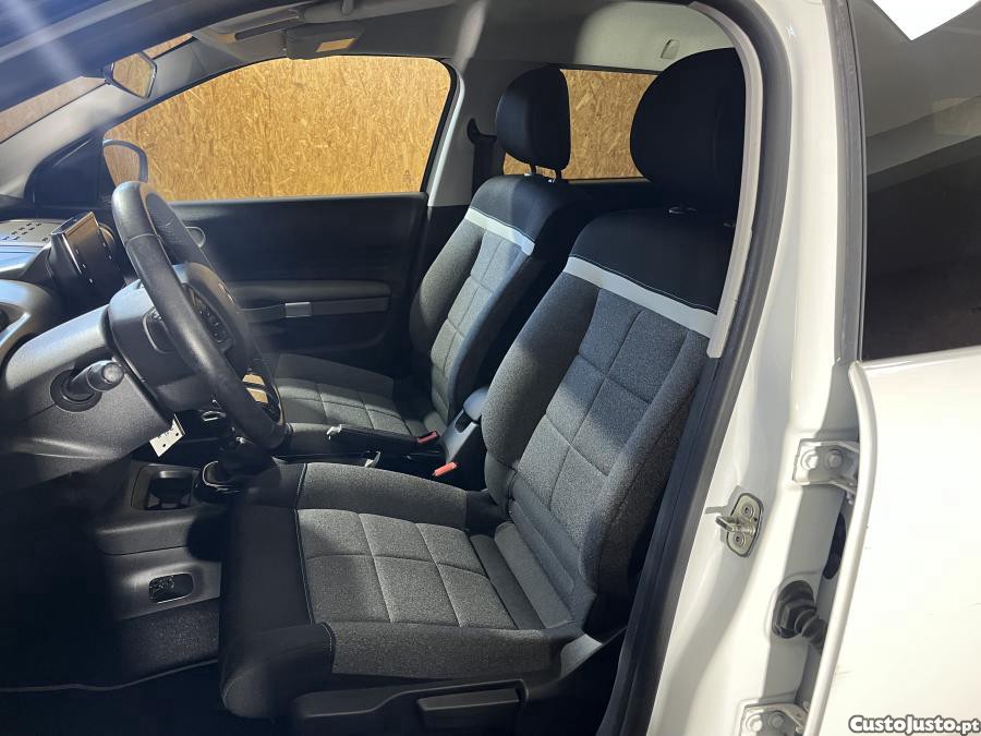 Citroën C4 Cactus 1.2 PureTech — fotografia 13