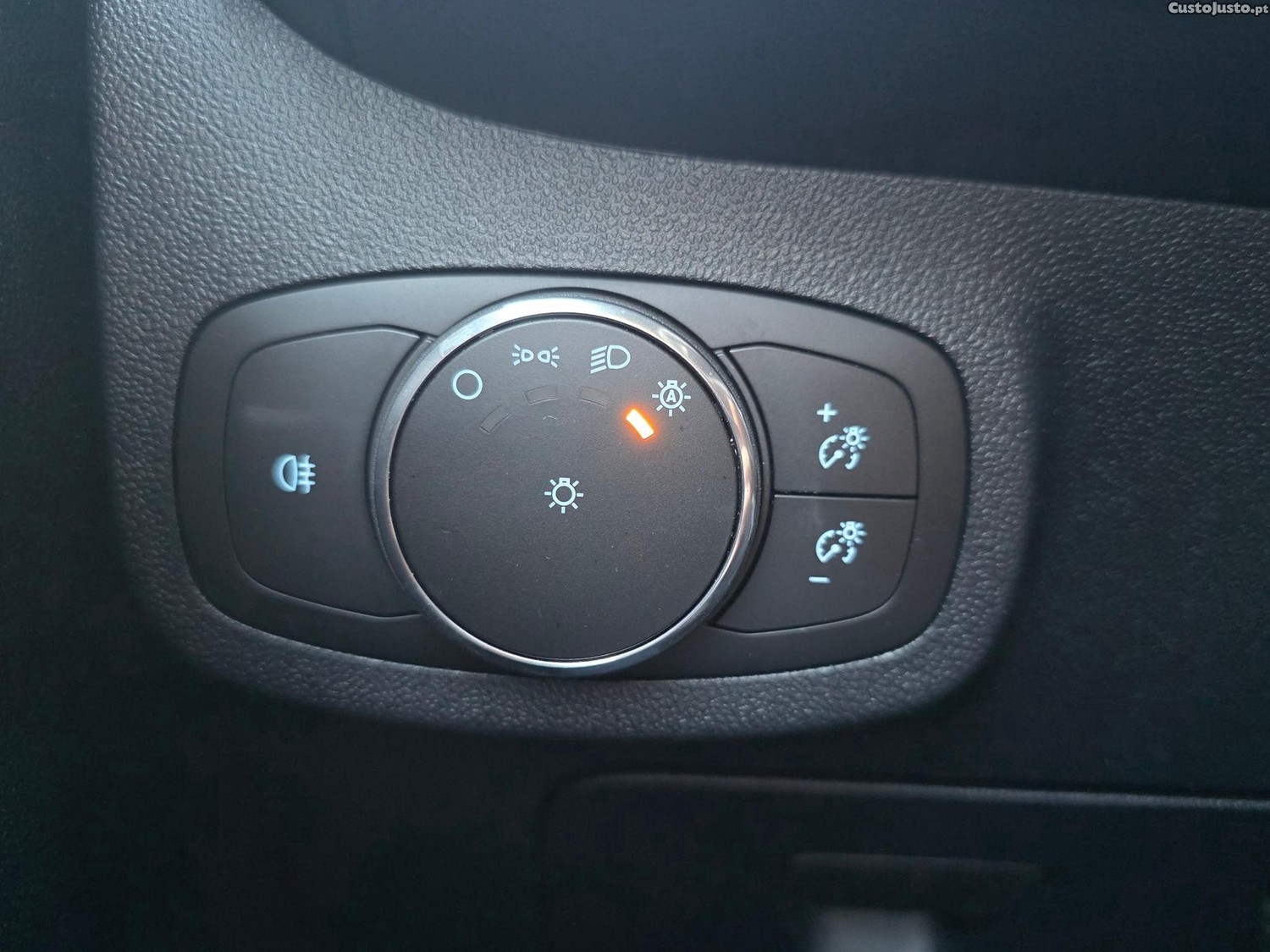 Ford Fiesta 1.0 EcoBoost MHEV ST-Line X — fotografia 12