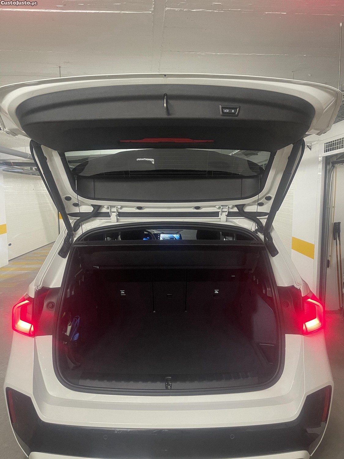 BMW X1 IX1 - 24 — photo 4