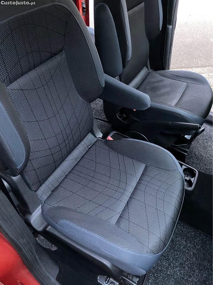 Peugeot Partner Tepee - 09 — photo 5