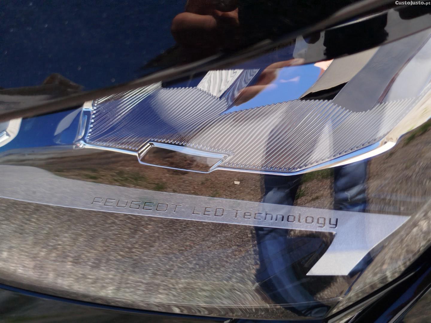 Peugeot 308 1.2 PureTech Allure Full LED — fotografia 10