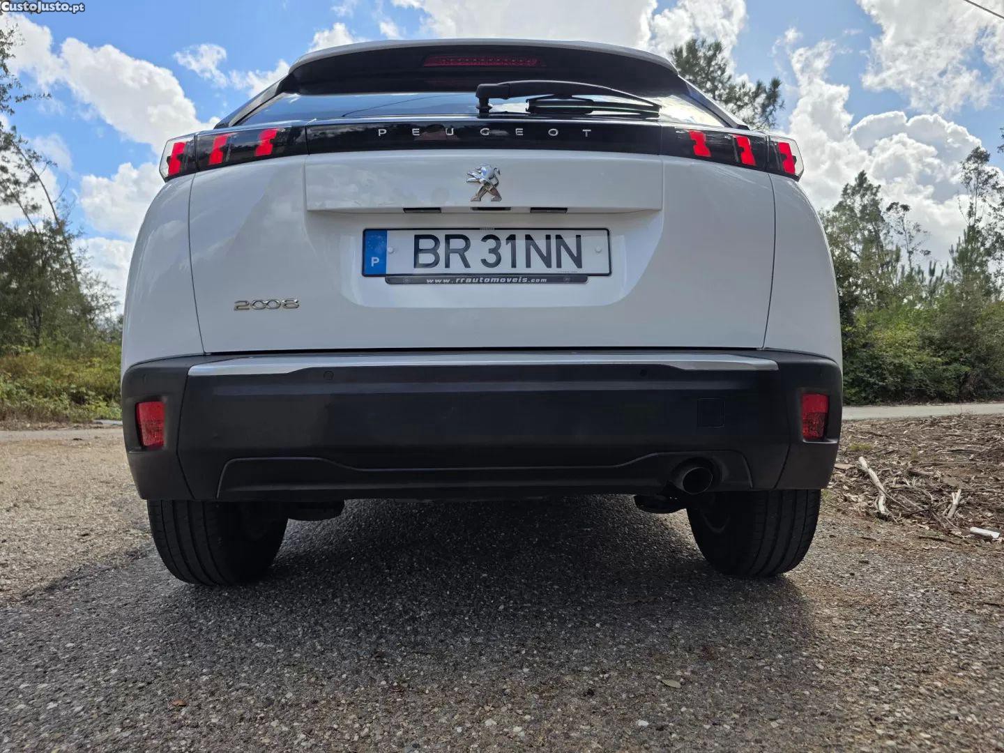 Peugeot 2008 1.2 puretech active — fotografia 17