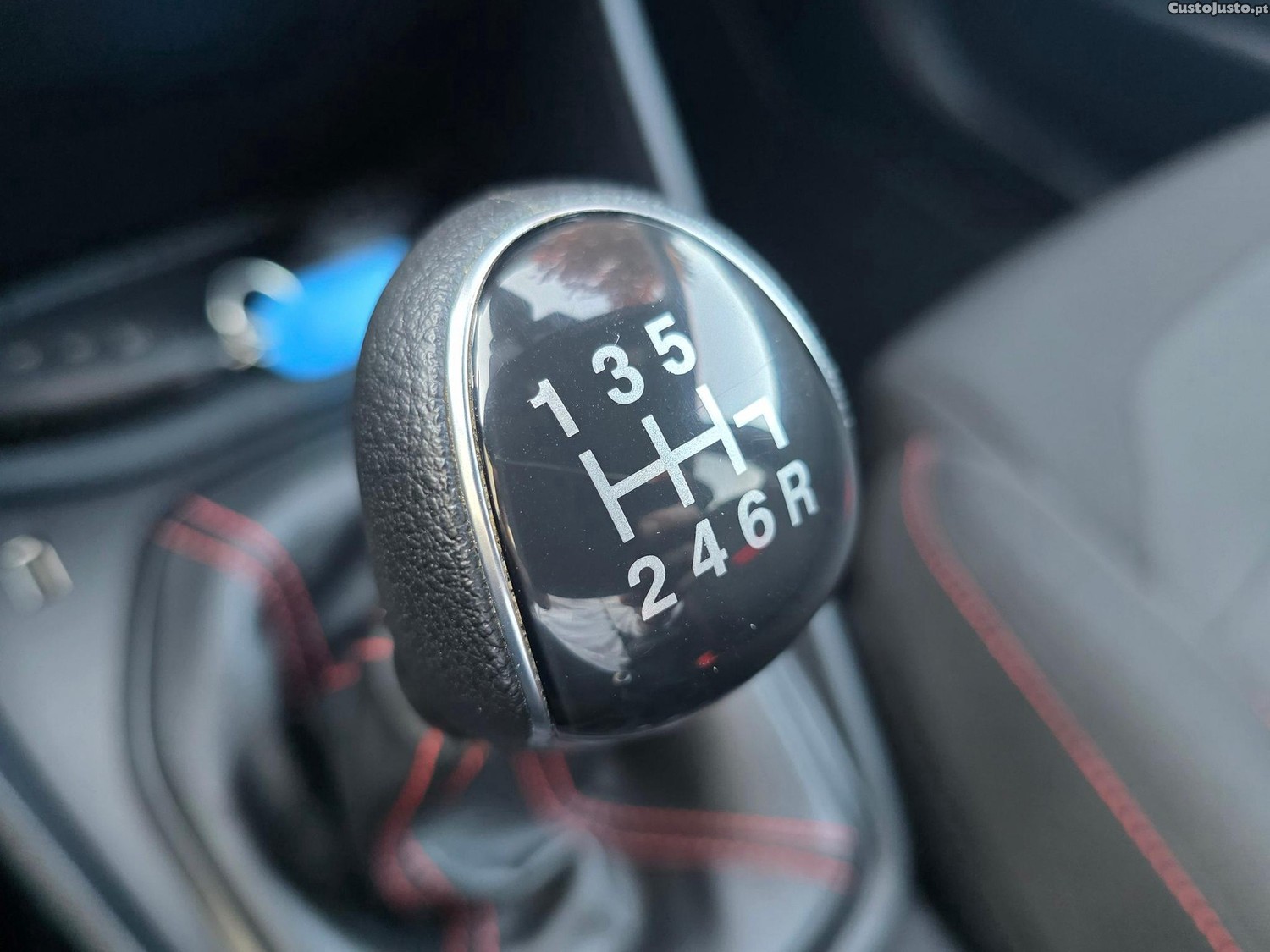 Ford Fiesta 1.0 EcoBoost MHEV ST-Line X — fotografia 16