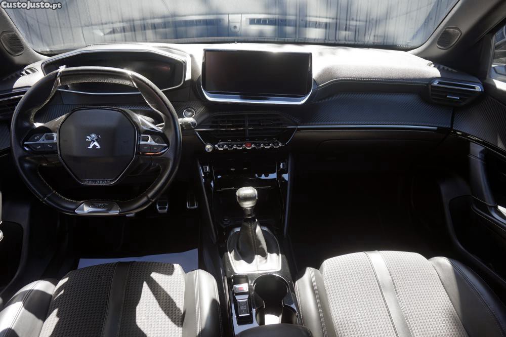 Peugeot 2008 1.2 PureTech GT Line — fotografia 16