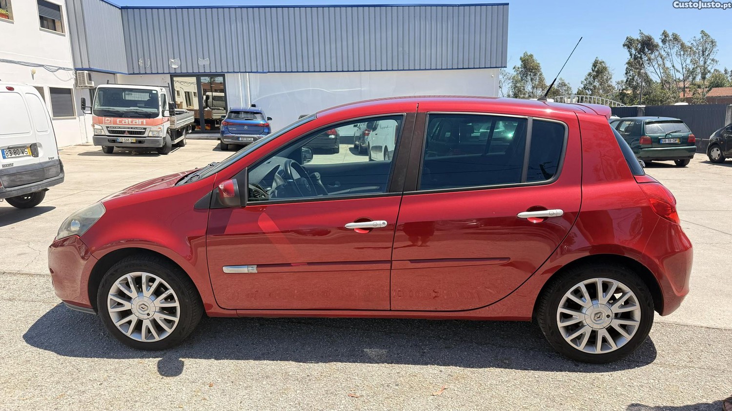 Renault Clio 1.5 dCi de 2009 — fotografia 13
