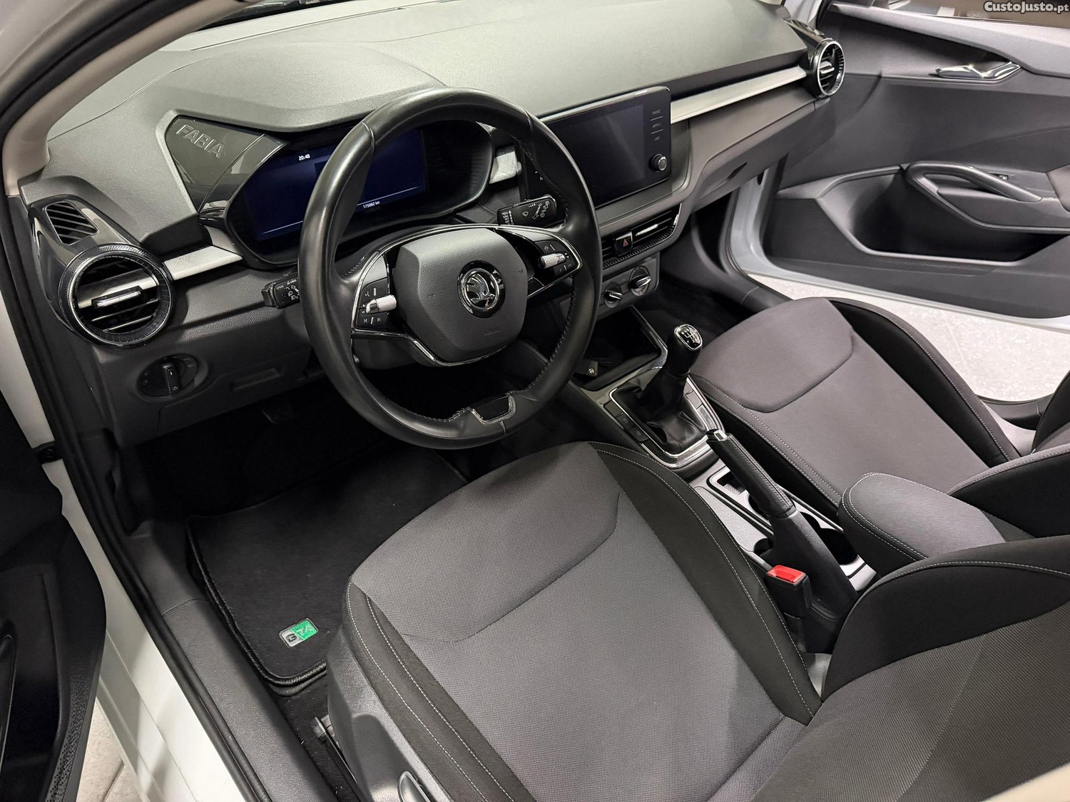 Skoda Fabia 1.0 TSI First Edition — fotografia 7