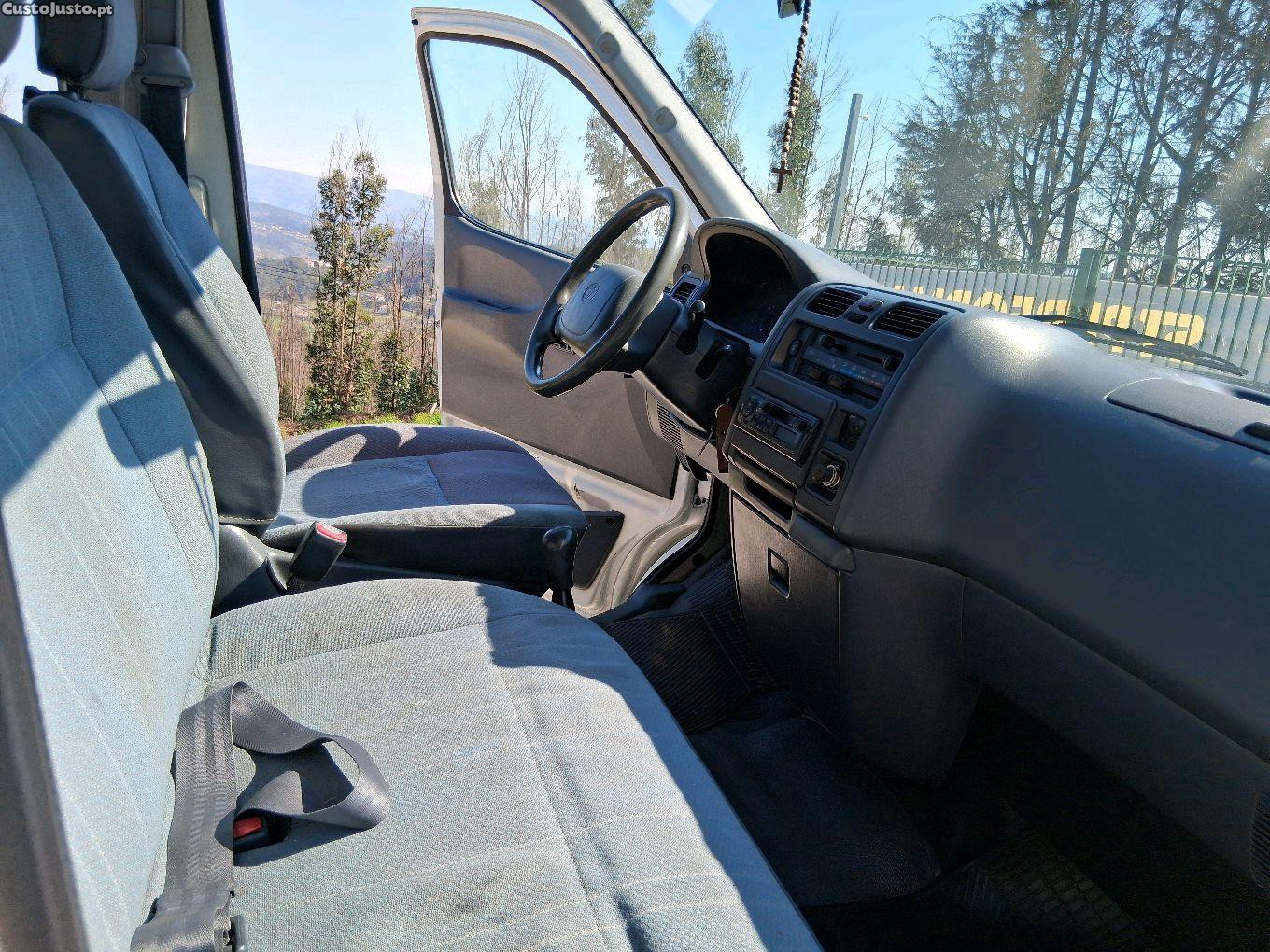 Toyota Hiace 9 lugares longa — fotografia 6