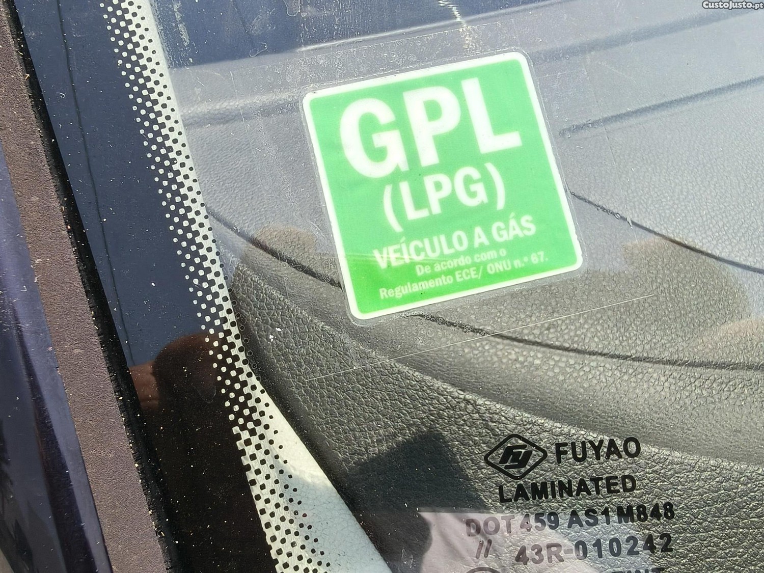 Skoda Fabia Break 1.2 TSi Style c/ GPL — fotografia 2