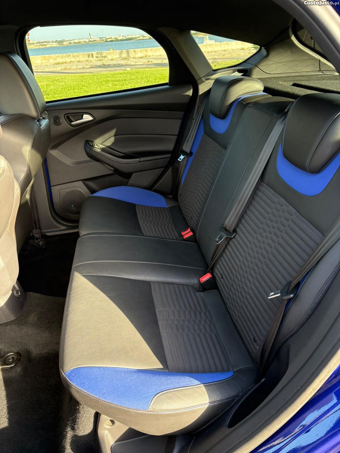 Ford Focus ST 2.0 - 14 — photo 5