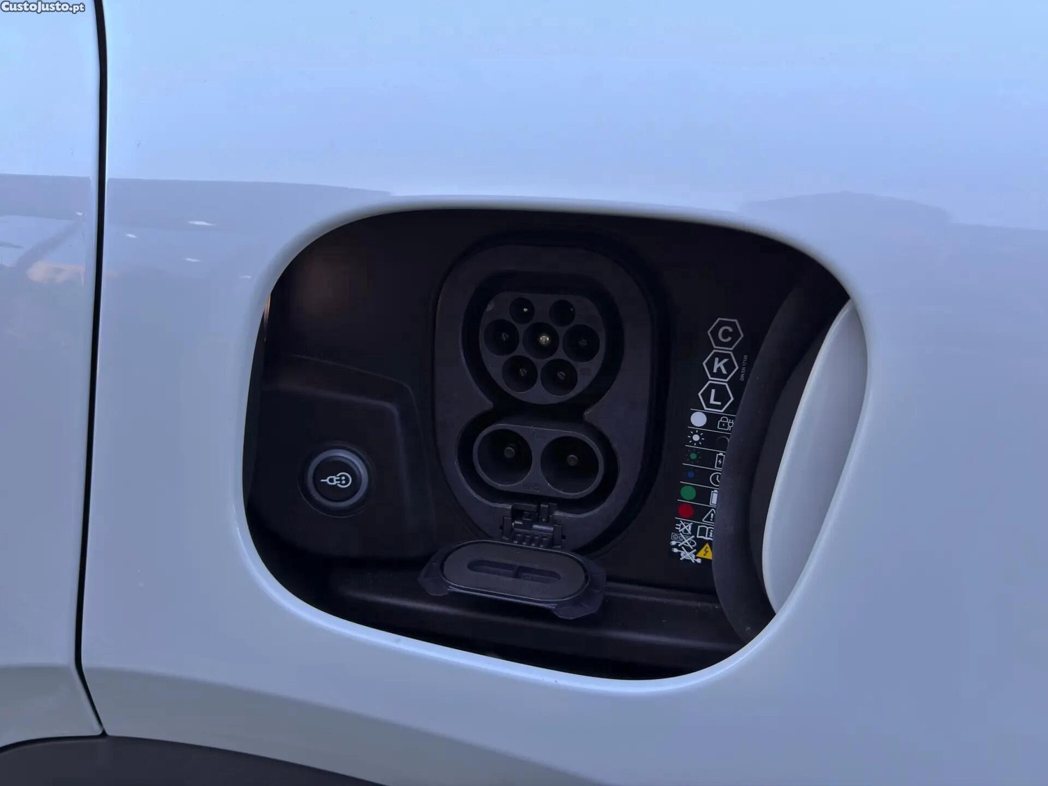 Porsche Macan Electric 4 - 25 — photo 4