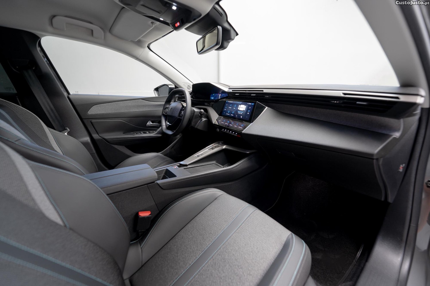 Peugeot e-408 Allure — fotografia 19