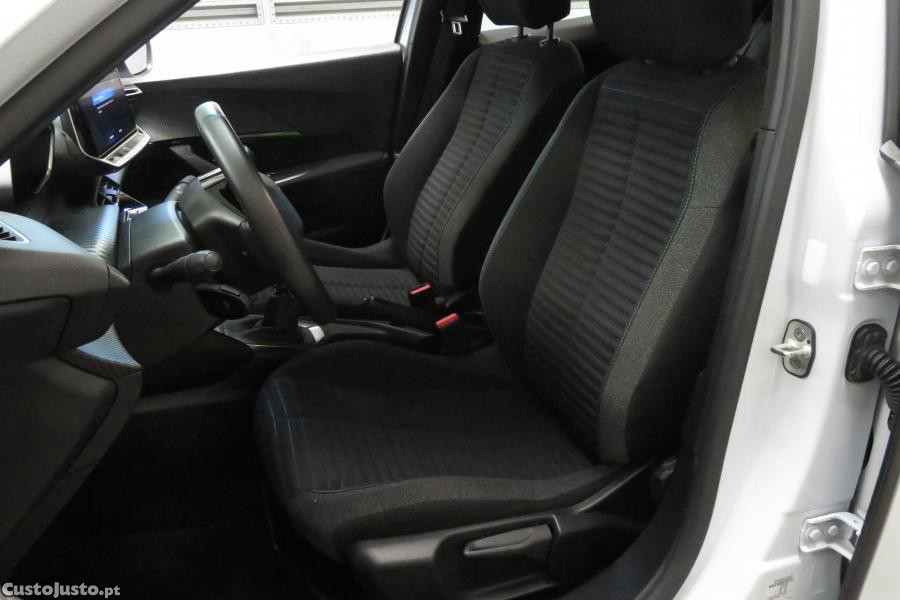 Peugeot 2008 1.2 PureTech Active — fotografia 17